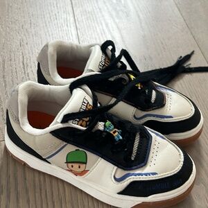 Stumble guy shoes  size 13